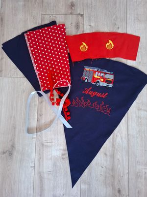 DIY Feuerwehr Schultüte dunkelblau selber nähen mit besticktem Stoff & Wunschname