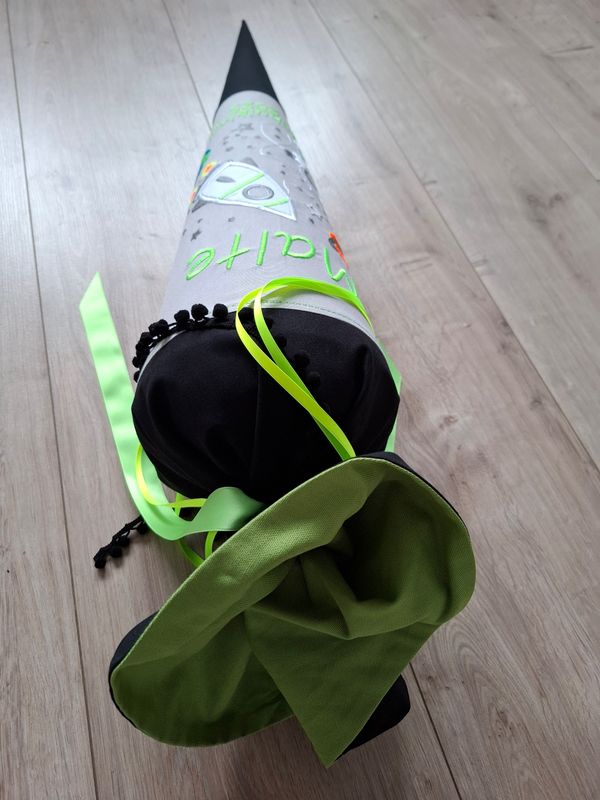 Stoff-Schultüte Weltraum & Rakete grau neon 70 cm