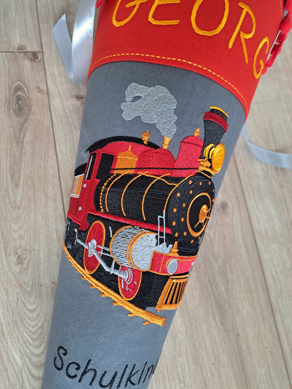 Schultüte aus Stoff Schultüte aus Stoff "Eisenbahn" – Grau/Rot – 70cm