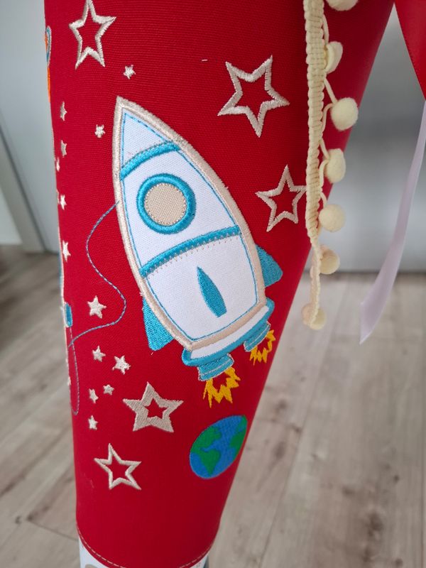 Schultüte aus Stoff "Weltraum & Rakete" – Rot/Planeten – 70cm