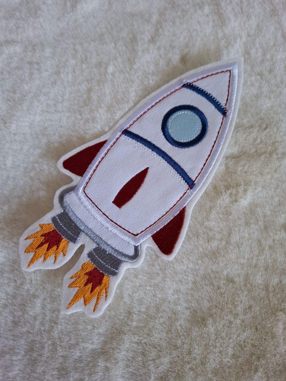 Rakete Patch zum Aufbügeln – Dunkelblau mit rot