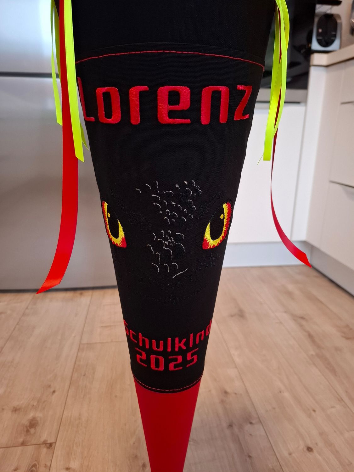 Schultüte aus Stoff  Drachenaugen – Schwarz/Rot – 35 cm