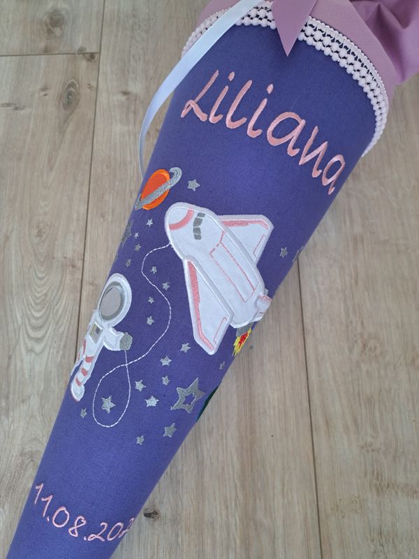 Schultüte aus Stoff Spaceshuttle Lila/Rosa – 70cm Schultüte aus Stoff Spaceshuttle Lila/Rosa – 70cm