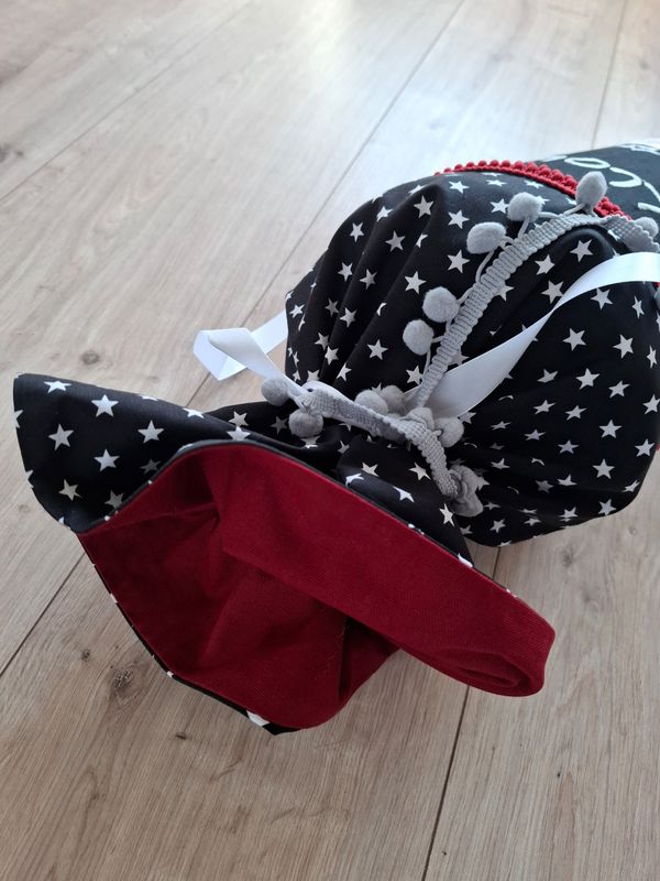 Schultüte aus Stoff Weltraum & Rakete – Schwarz/Bordeaux – 70cm
