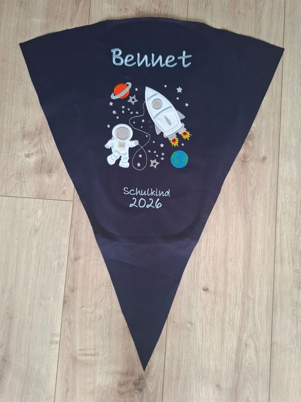 DIY Rakete bestickt mit Wunschname selber nähen