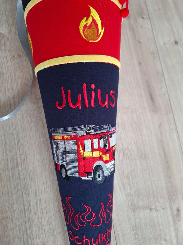 Schultüte aus Stoff Feuerwehrauto HLF | Navy/Rot | 70cm