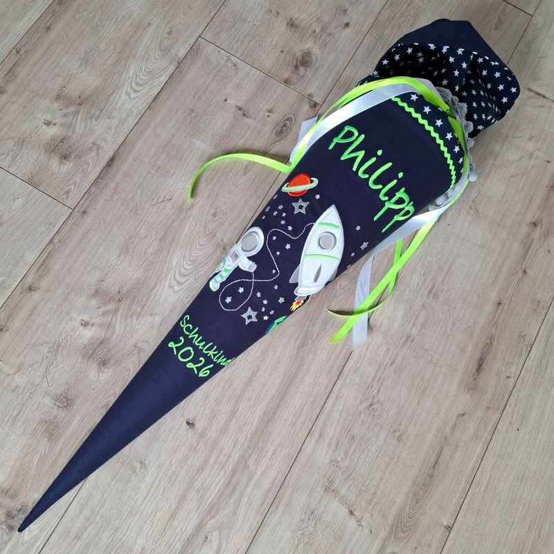 Schultüte aus Stoff - Astronaut & Rakete – Navy / neongrün Schultüte aus Stoff - Astronaut & Rakete – Navy / neongrün