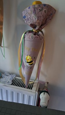 Kleine Schultüte Biene mit Namen – 35 cm | Liebfrech Kleine Schultüte Biene mit Namen – 35 cm | Liebfrech