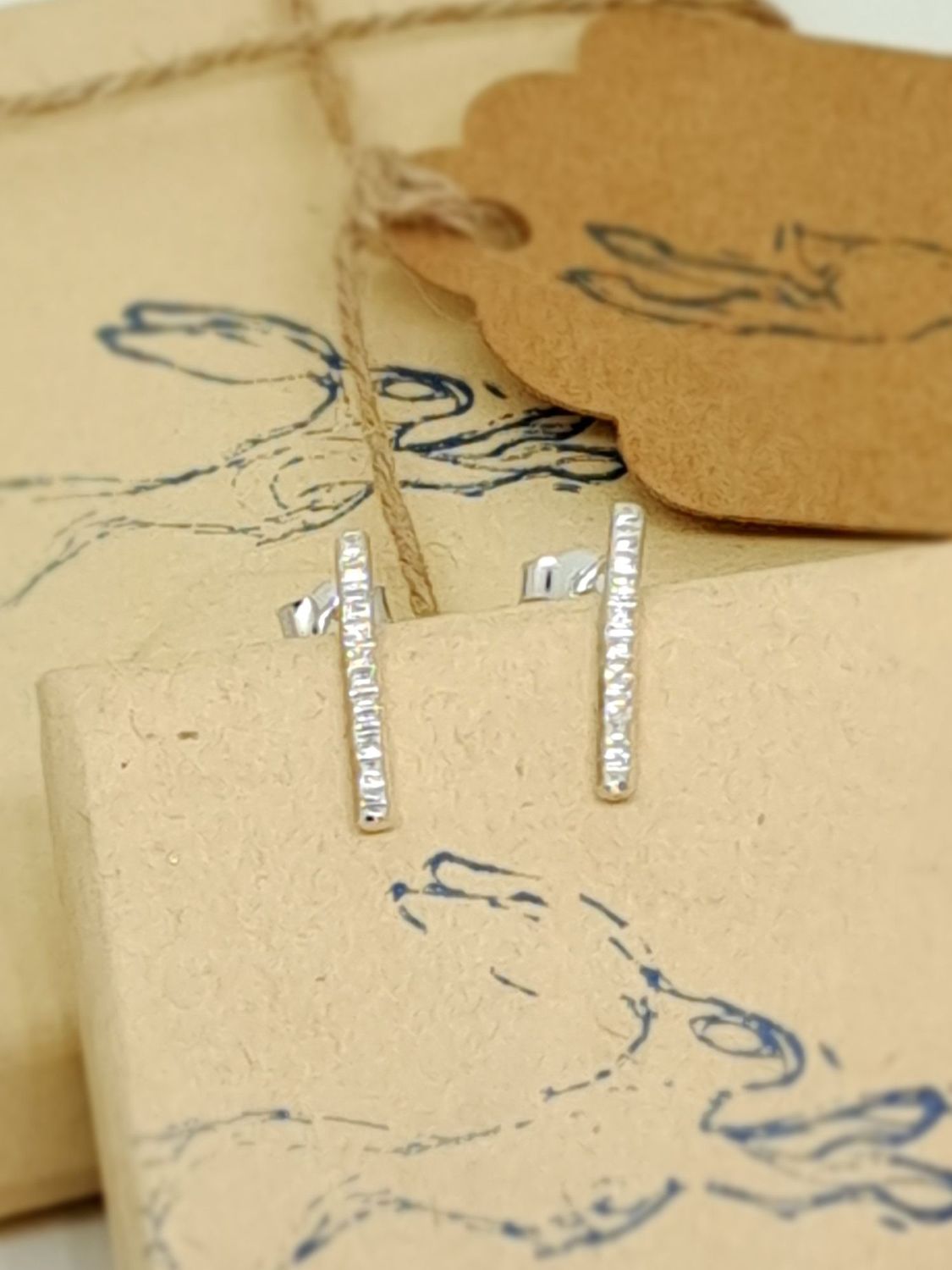 SPARKLY STUDS