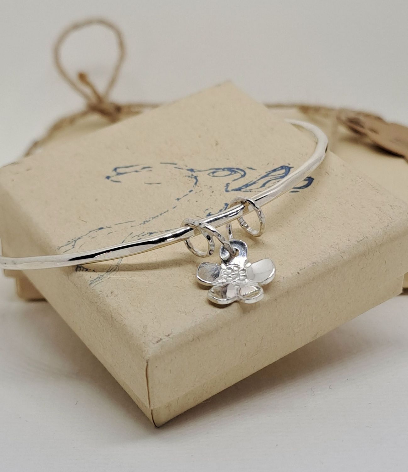 FLOWER BANGLE