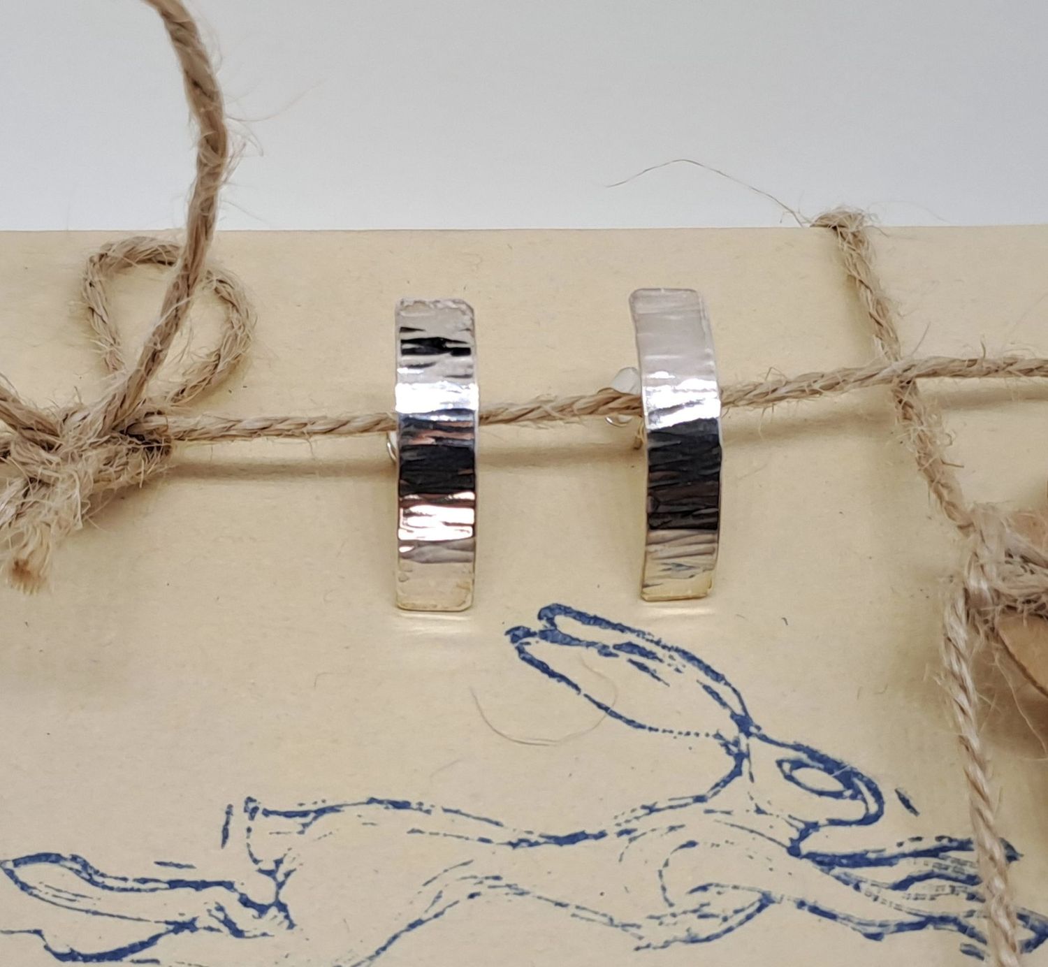 TEXTURED CURVE EARRINGS