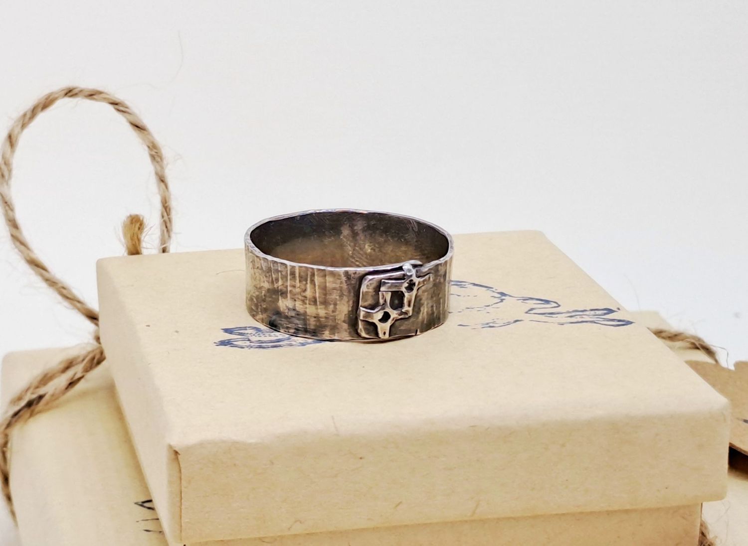 RIVETTED RING
