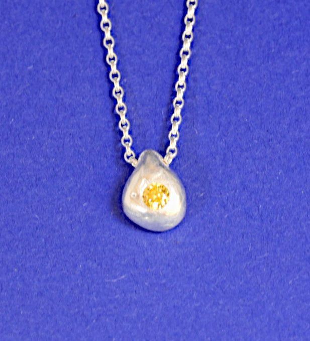 PEBBLE WITH YELLOW CZ