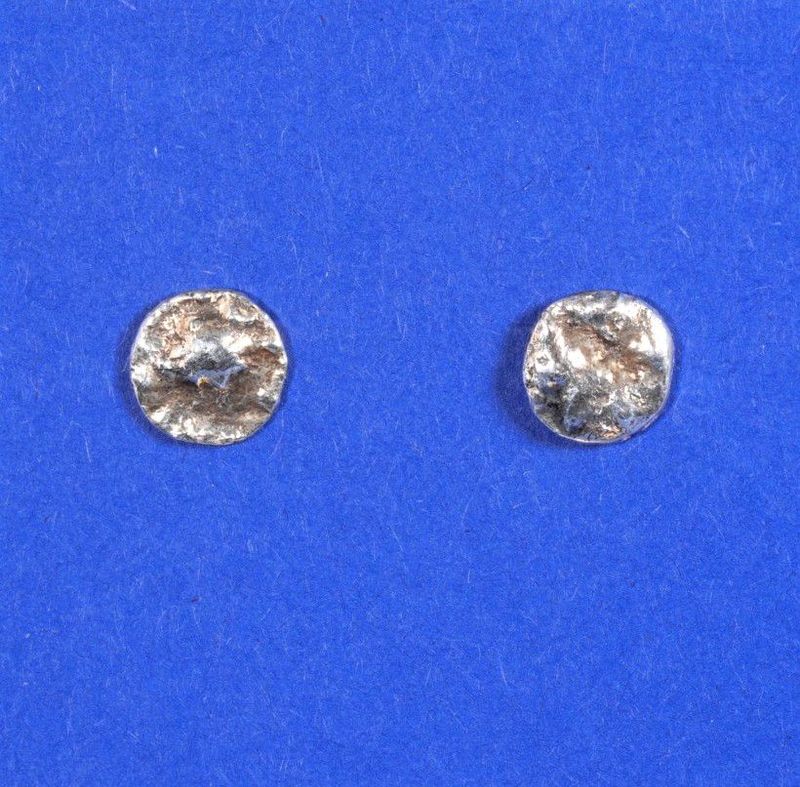RETICULATED STUDS