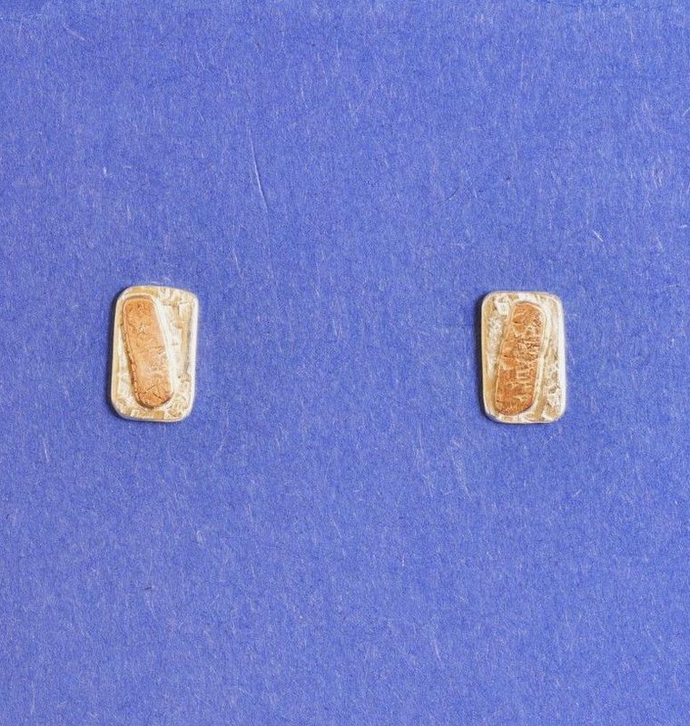 TEXTURED STUDS