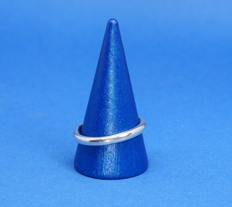D SHAPED BAND