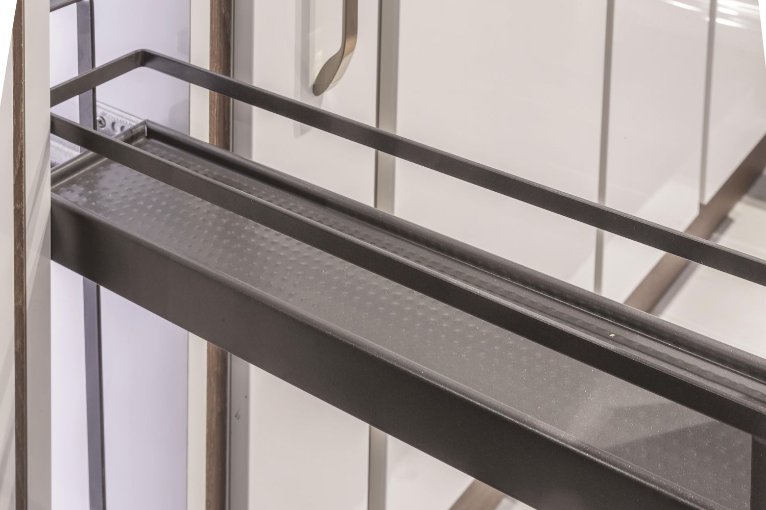 Cesto Arena Style Plus Kessebohmer Per Estraibili Da Cucina, Base 150 Mm Finitura Antracite Fondo Grigio Antracite