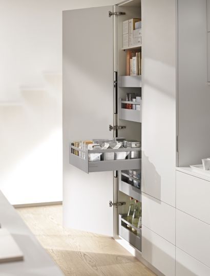 SPACE TOWER pull-out larder in Grey with frosted glass