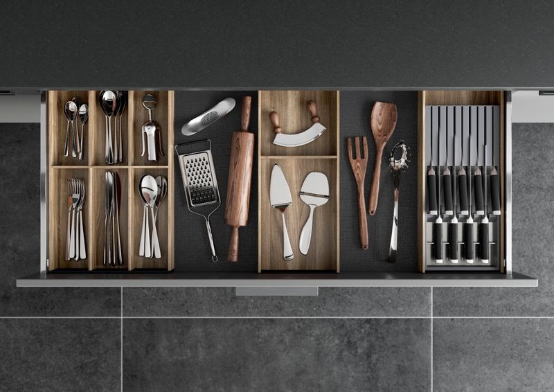 AMBIA-LINE Cutlery Insert Kit - Tennessee Walnut