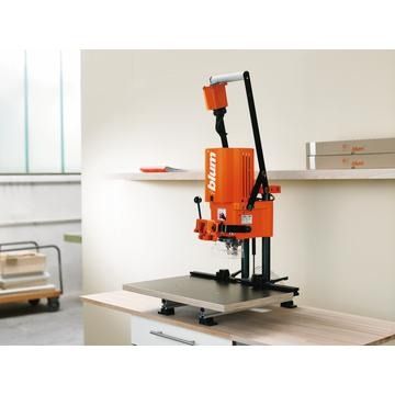 Single phase 240V Blum MINIPRESS M machine. NOTE table not supplied with this machine