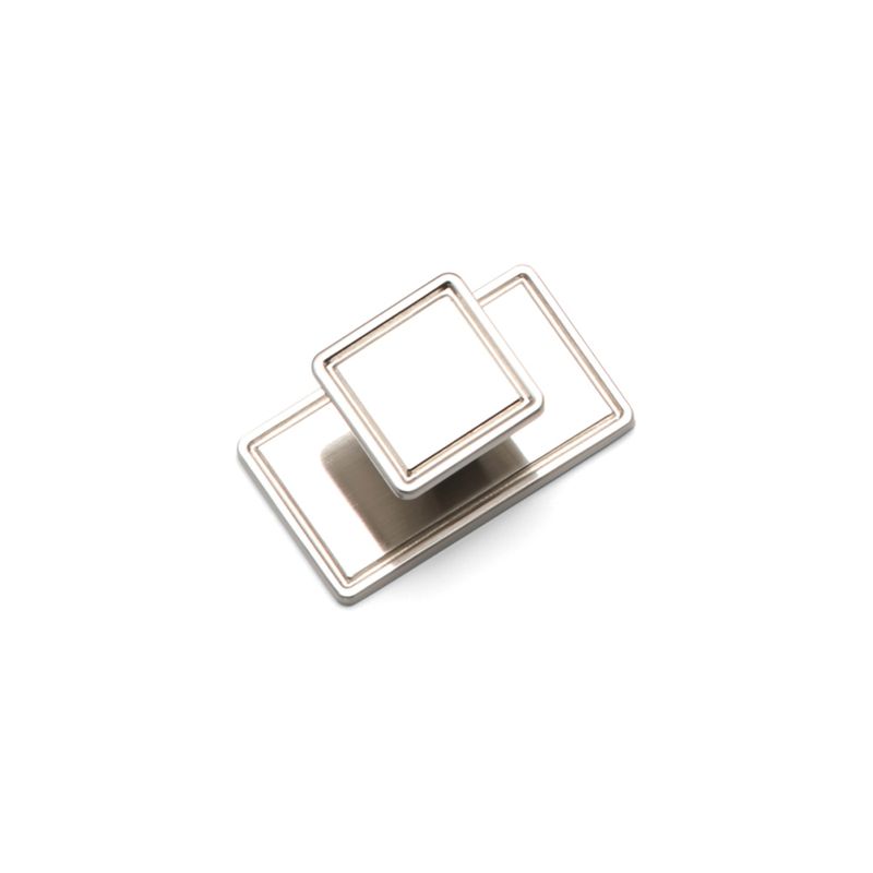 Windsor Square Knob &amp; Back Plate - Brushed Nickel