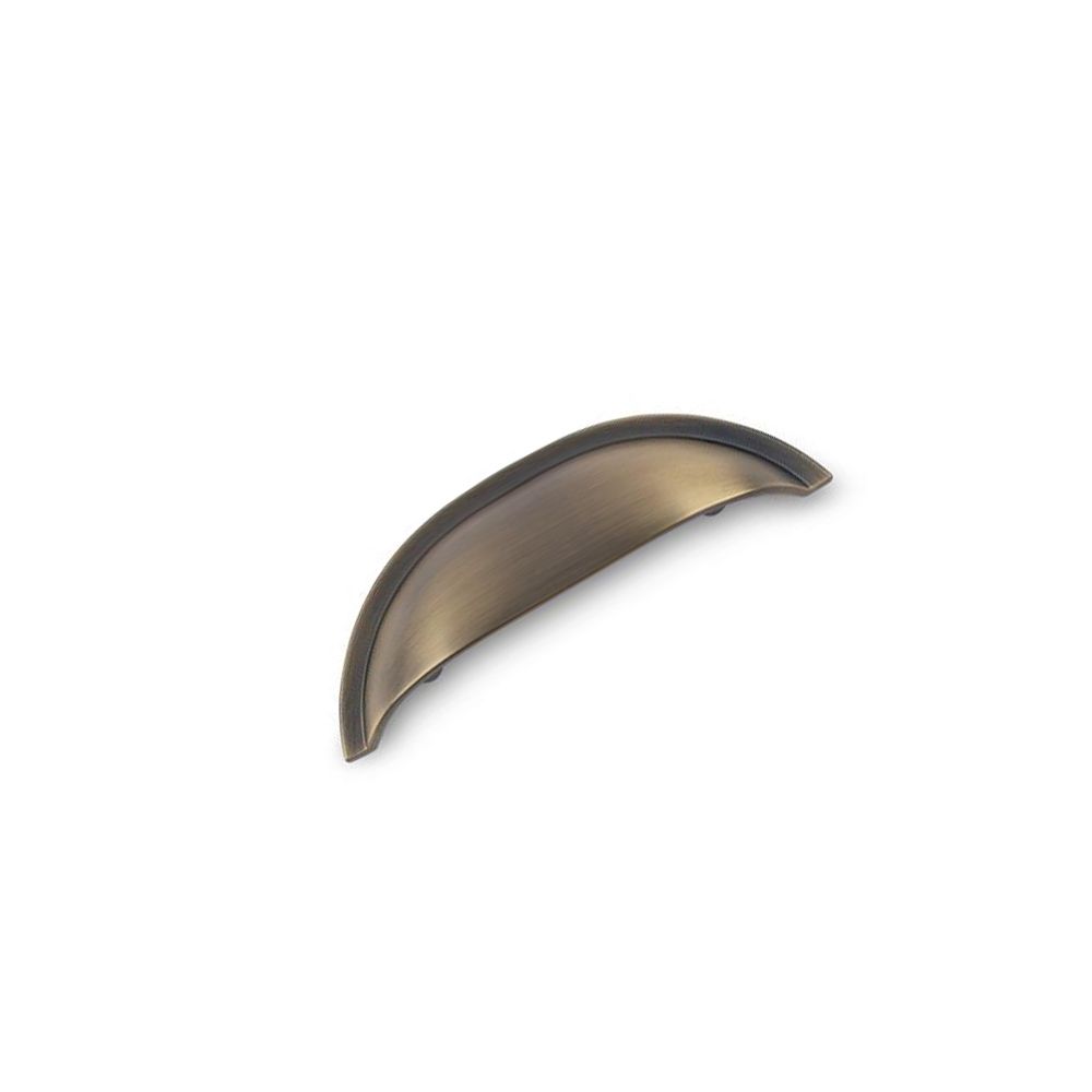 Windsor Shell Handle, 64mm Centres - Antique Brass