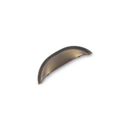 Windsor Shell Handle, 64mm Centres - Antique Brass