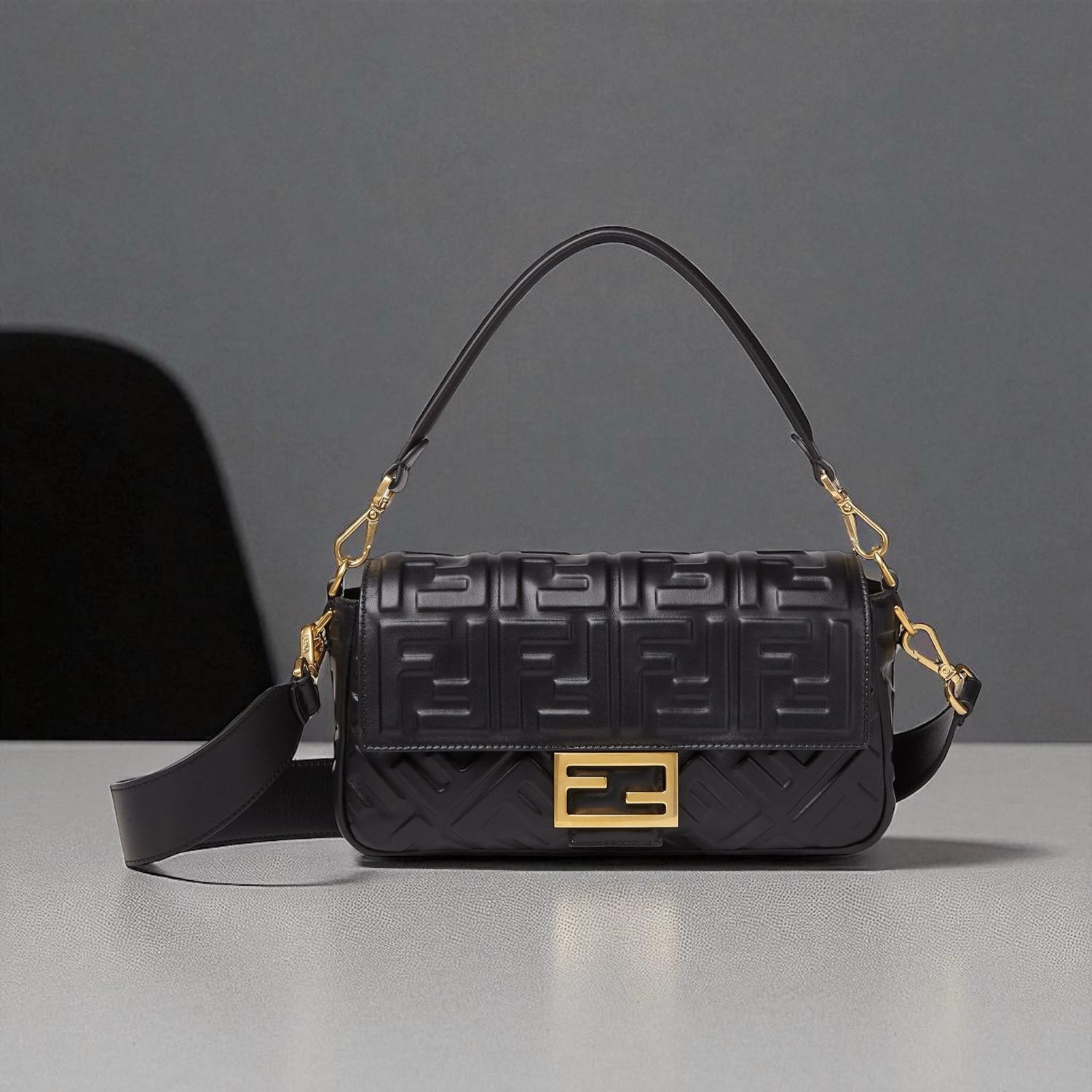 BaguetteBlack leather bag