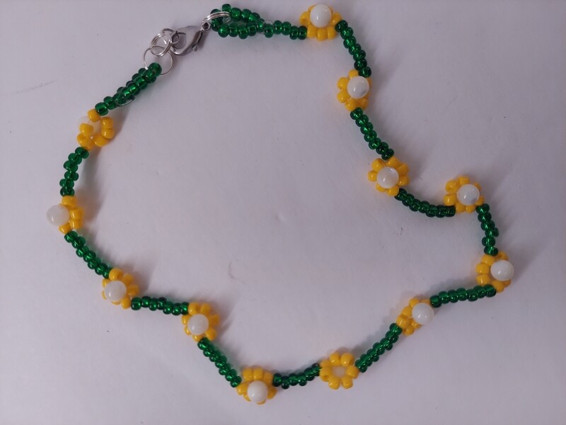 Daisy flower necklace