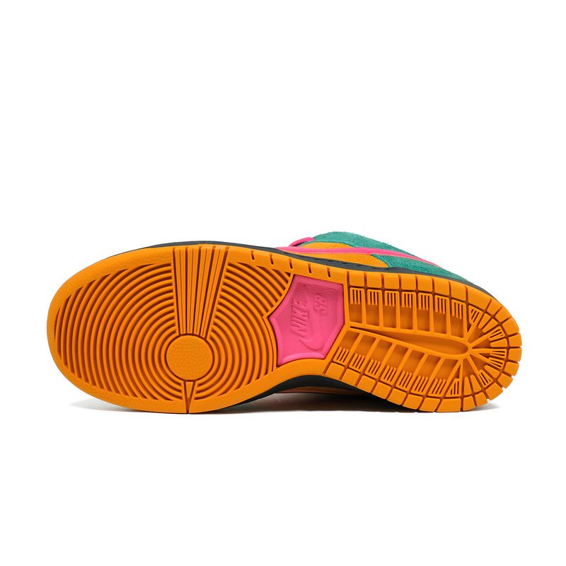 Nike SB Dunk Low Pro