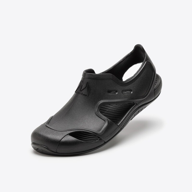 Mandom #58 Water Shoes (Black)