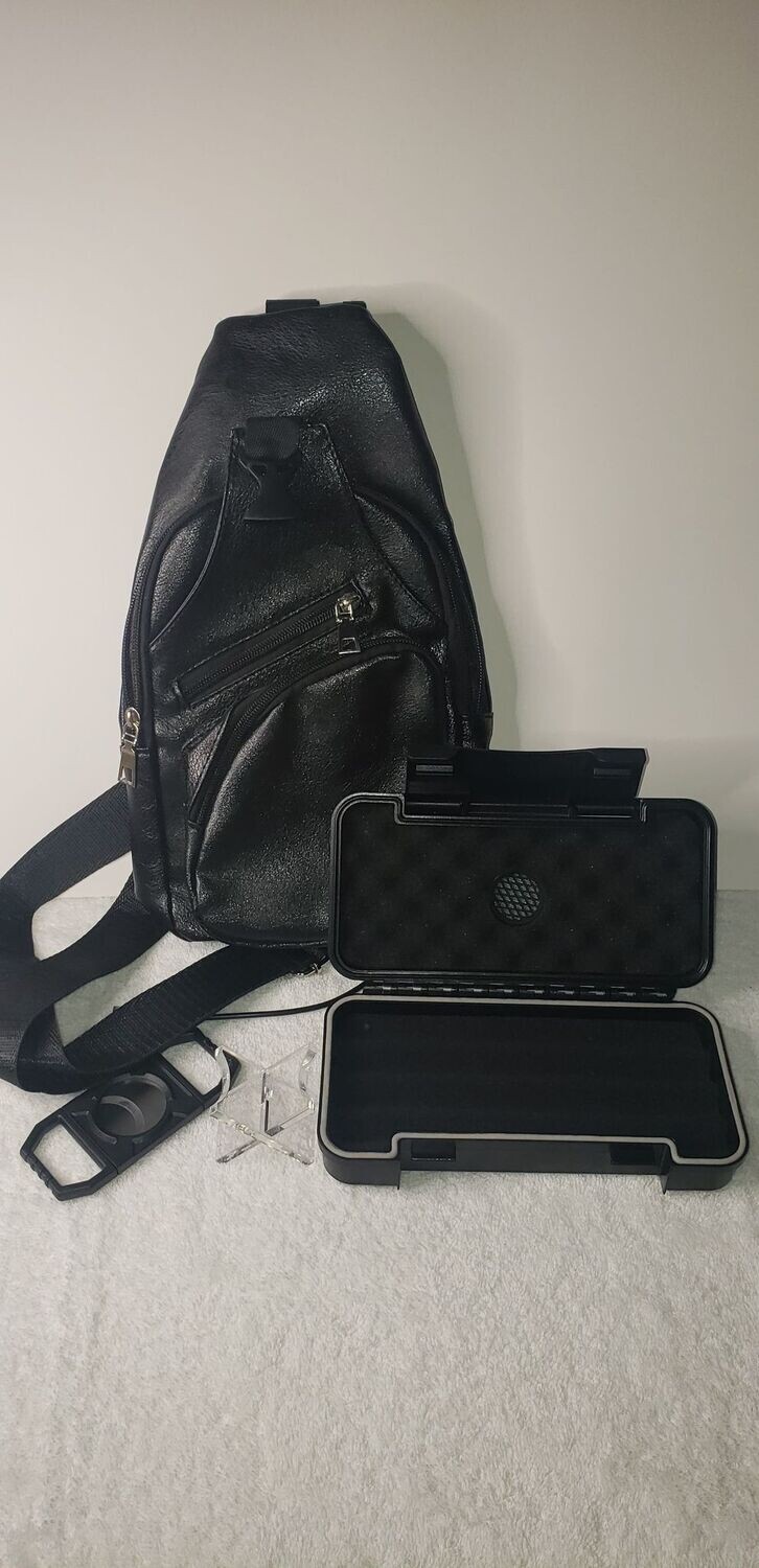 Cigar Shoulder bag with traveling humidor set