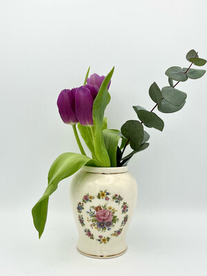 Vintage-Vase mit nostalgischem Rosenmotiv von Sadler