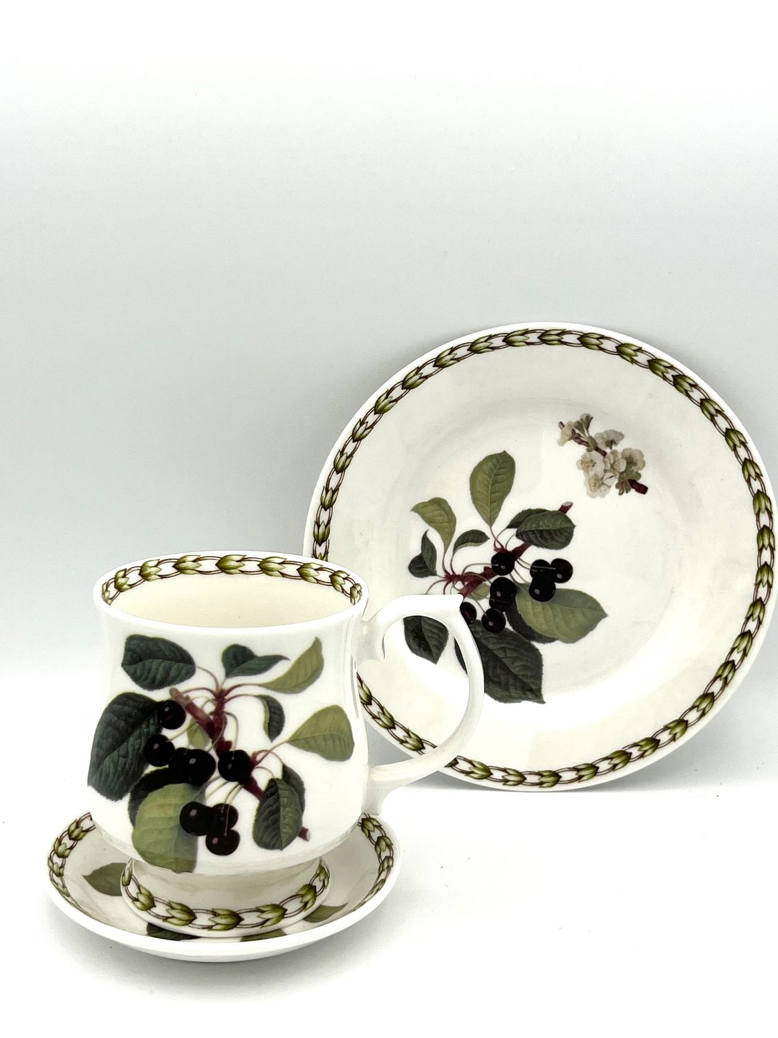 Vintage-Teebecher mit 2 Tellern aus der Kollektion &quot;Queen&#39;s Collection&quot; von RHS