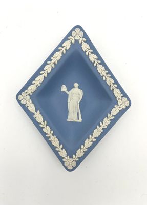 Jasperware: Eckiger Teller &quot;White on Blue&quot;