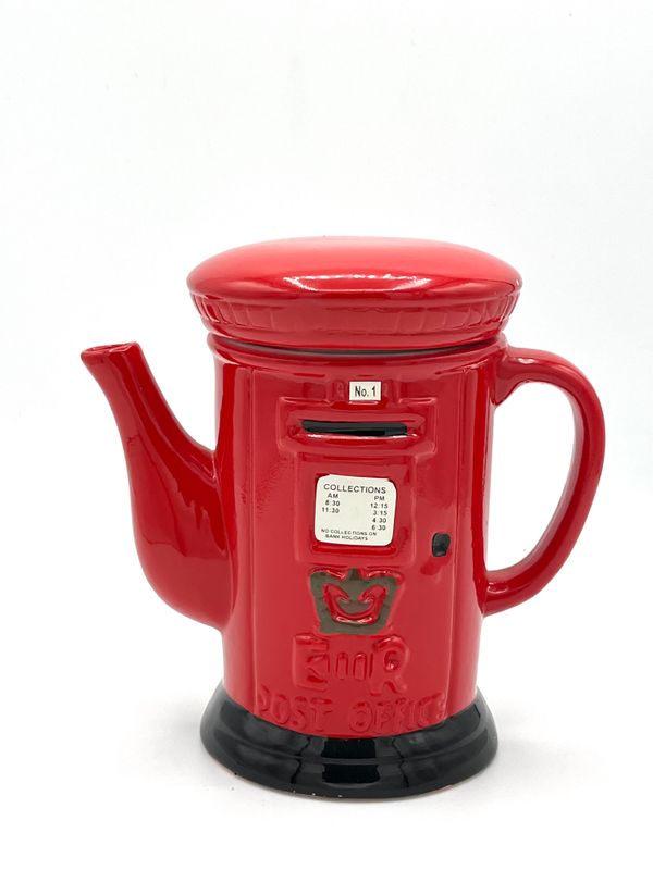 Dekorative Teekanne im Stil eines britischen Postkastens Dekorative Teekanne im Stil eines britischen Postkastens