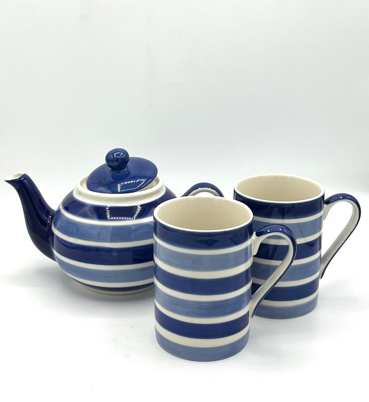 Handbemaltes Teeset mit blauen Streifen Handbemaltes Teeset mit blauen Streifen