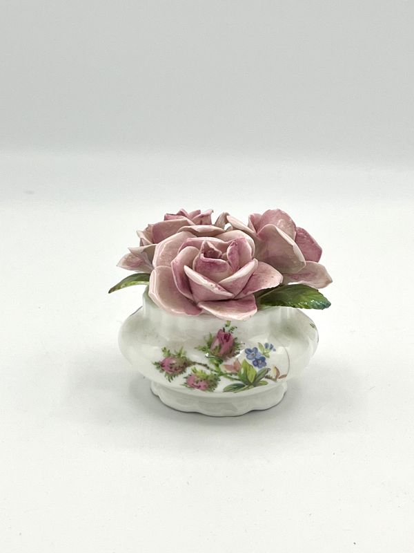 Porzellanrosen aus der Kollektion "Moss Rose"