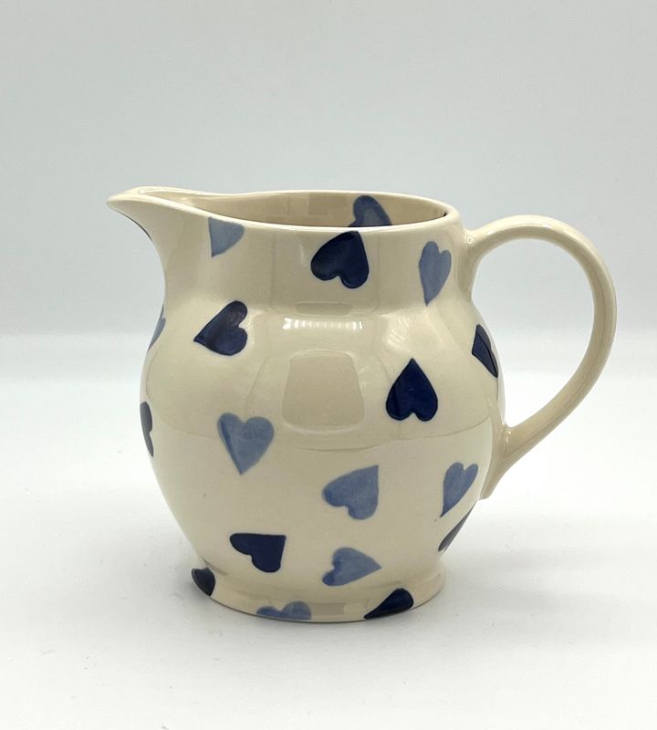 1/2 Pint Krug mit blauen Herzen (300ml) 1/2 Pint Krug mit blauen Herzen (300ml)