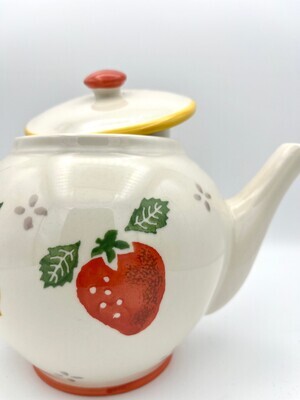 Teekanne mit Obstmotiven Teekanne mit Obstmotiven