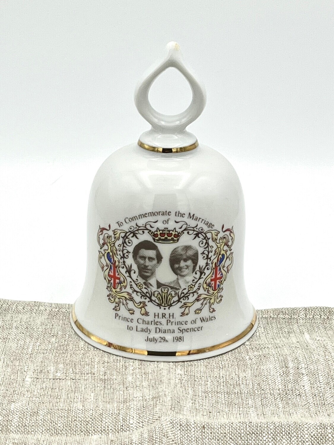 Vintage-Tischglocke aus Porzellan zur Hochzeit von Charles und Diana 1981