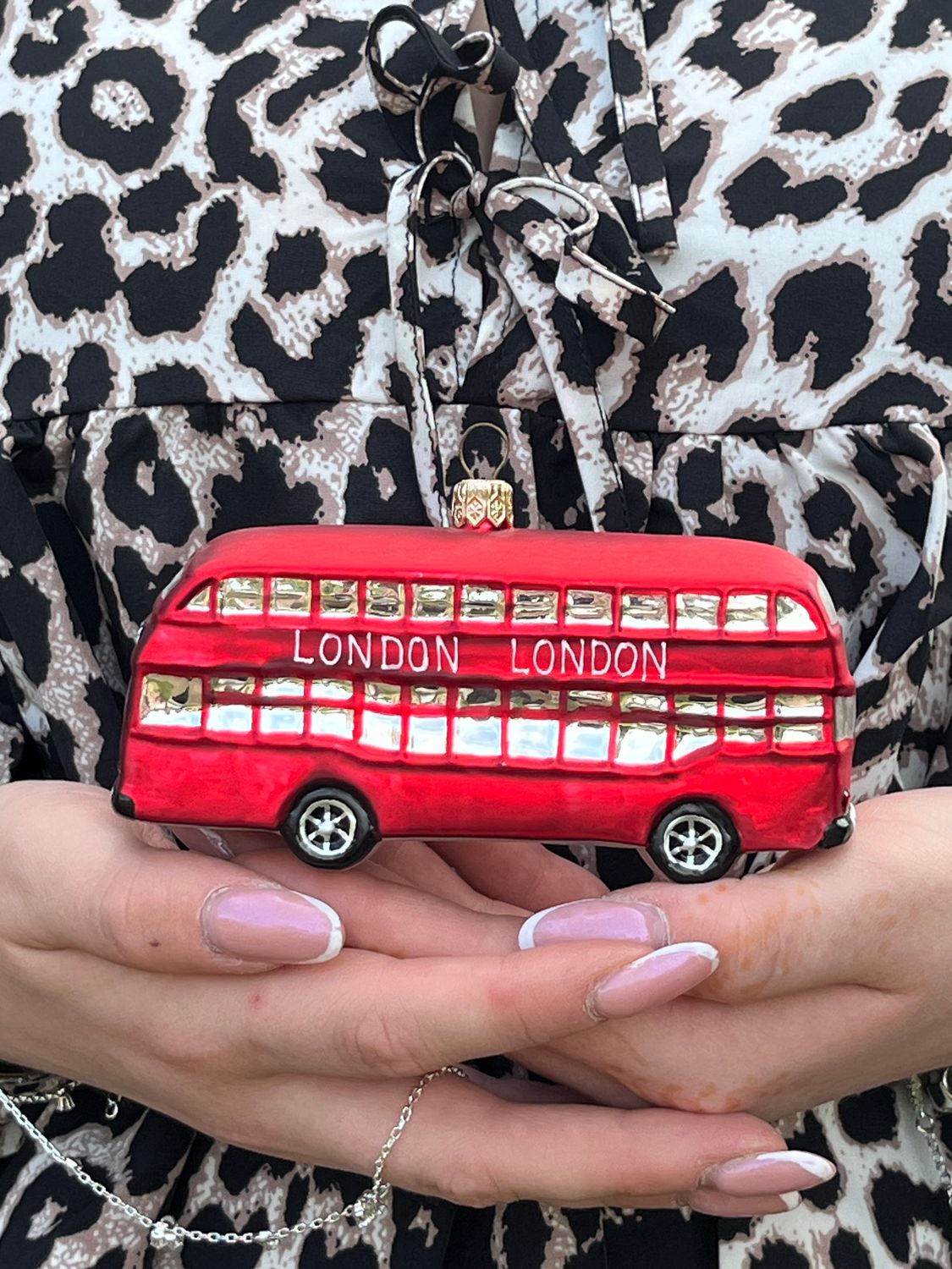 Christbaumanhänger in Busform