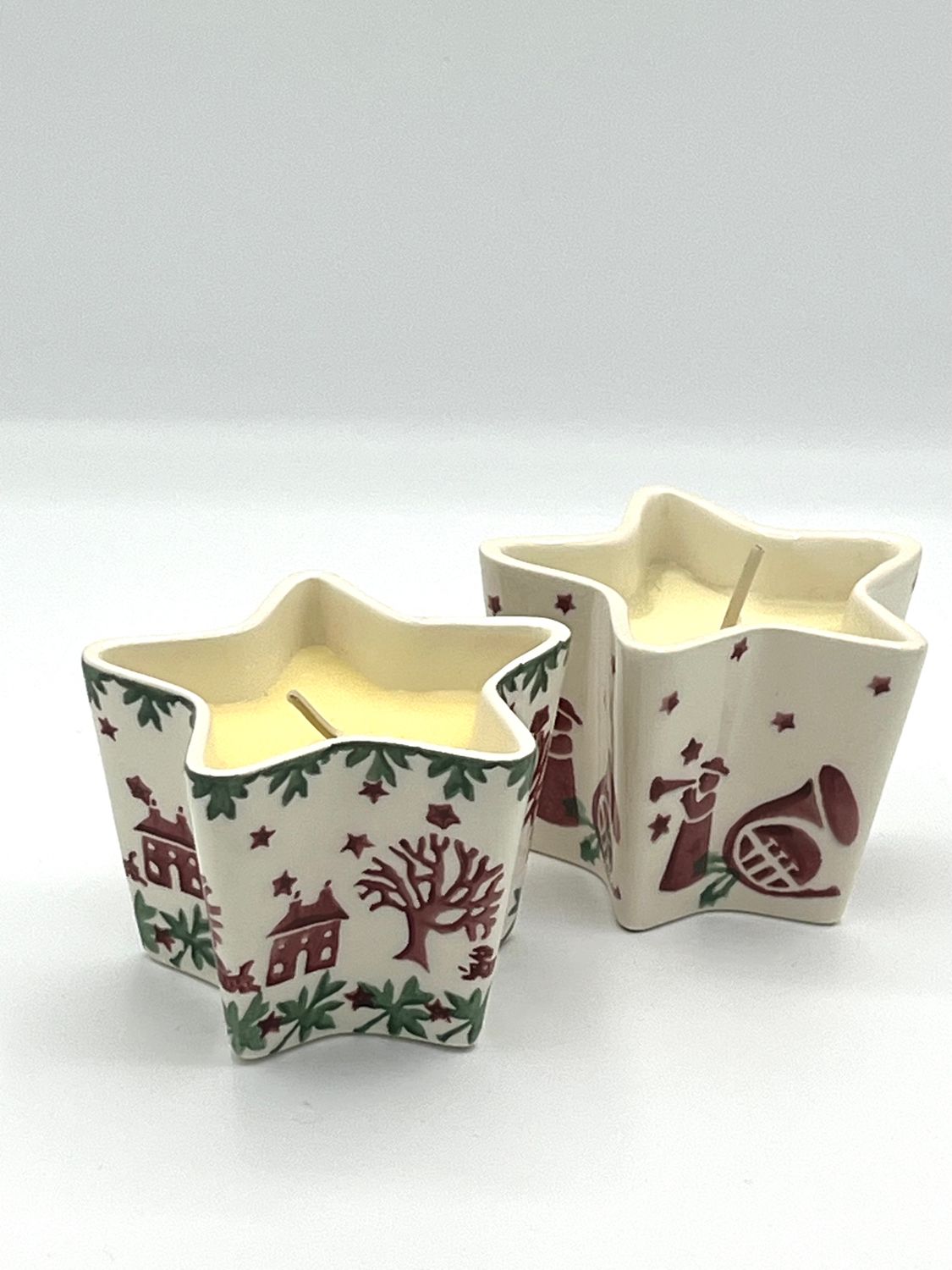 Set von 2 Kerzen mit weihnachtlichen Motiven