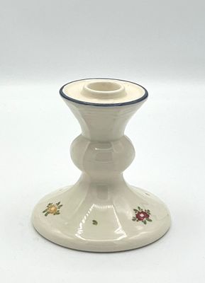 Nostalgischer Kerzenständer mit Blümchen