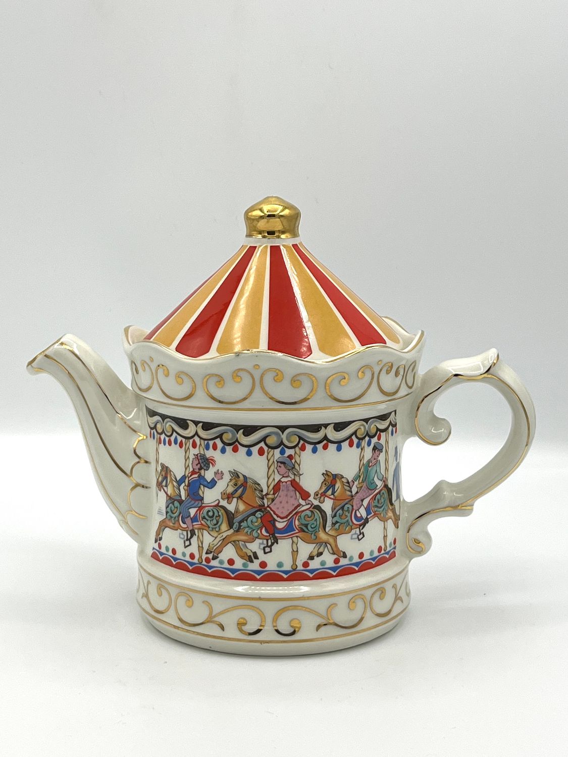 Vintage-Teekanne "Eduardian Entertainments Carousel"