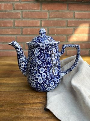 Tee- und Kaffeekanne Blue Calico von Burleigh (500 ml) / B-Ware Tee- und Kaffeekanne Blue Calico von Burleigh (500 ml) / B-Ware