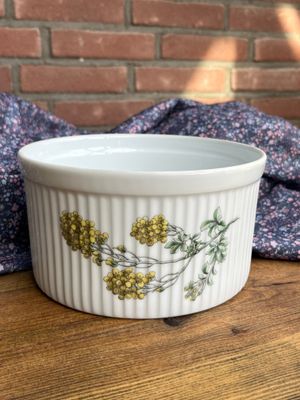 Soufflé-Form mit floralen Designs Soufflé-Form mit floralen Designs