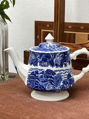 Antike Teekanne von Wood & Sons aus der Serie ‚English Scenery‘ Antike Teekanne von Wood & Sons aus der Serie ‚English Scenery‘