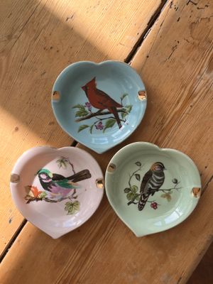 Vintage-Aschenbecher aus Porzellan – Herzform mit Vogelmotiven
