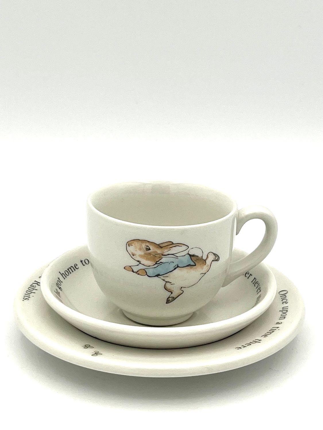 ​Zauberhaftes Peter-Rabbit-Geschirr – dreiteiliges Set mit Beatrix-Potter-Motiven